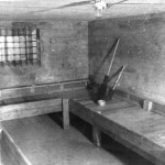 En av cellene i kjelleren i mai 1945. (Foto fra boken Krig og Fred . Vestfold våren 1945.)